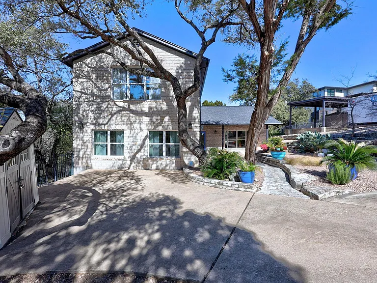 5600 Blueridge Ct — Photo 3