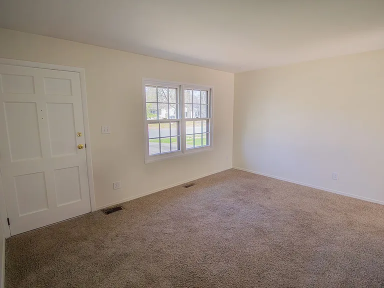 31 Mildred Ln — Photo 3