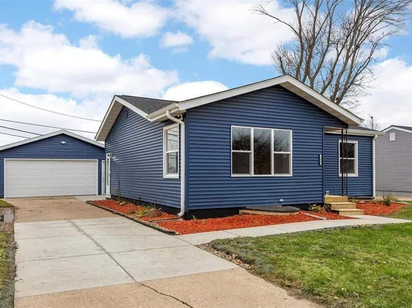 180 Cherry Hill Rd NW, Cedar Rapids, IA 52405