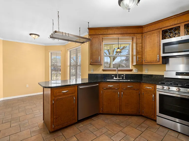 3338 Pinewood Dr — Photo 9