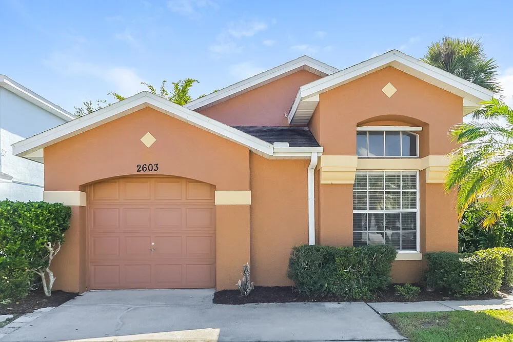 3 bed, 2.0 bath, 1392 sqft, $2,275 — Photo 1