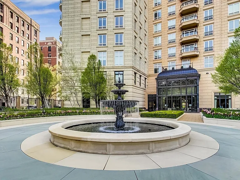 2550 N Lakeview Ave #S204 — Photo 33