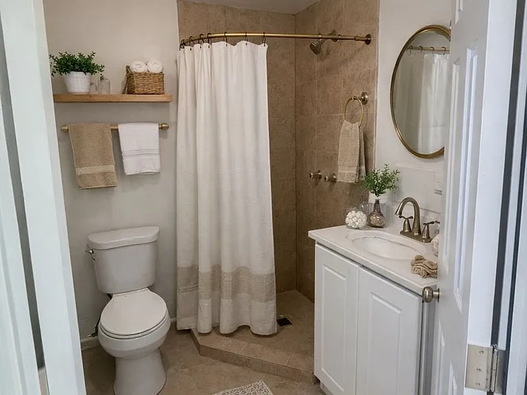 1498 E 6th St #7 — Photo 7