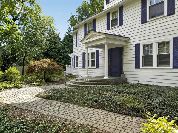 2760 Bedford Rd, Ann Arbor, MI 48104