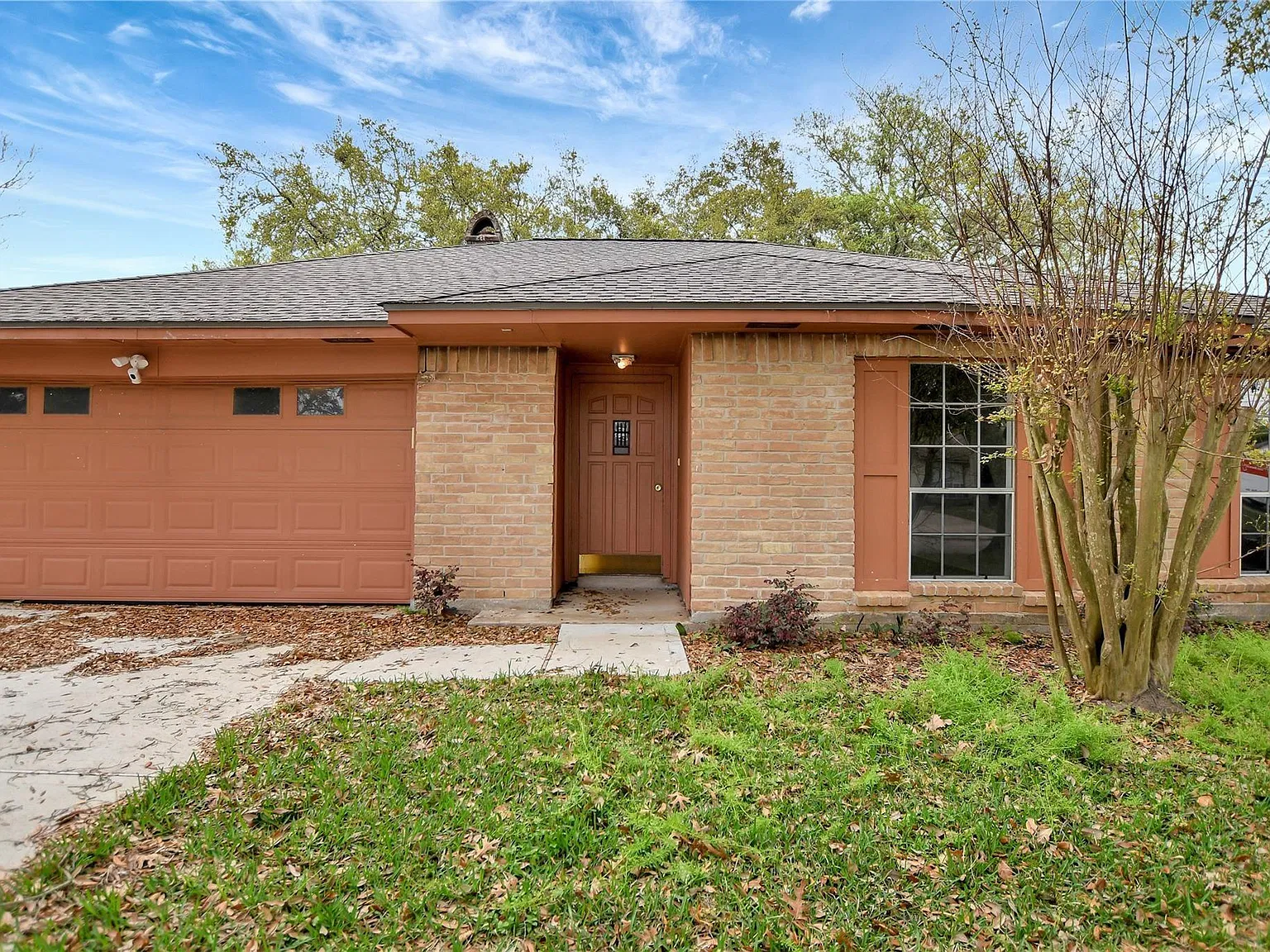 4 bed, 3.0 bath, 2146 sqft, $2,200 — Photo 2