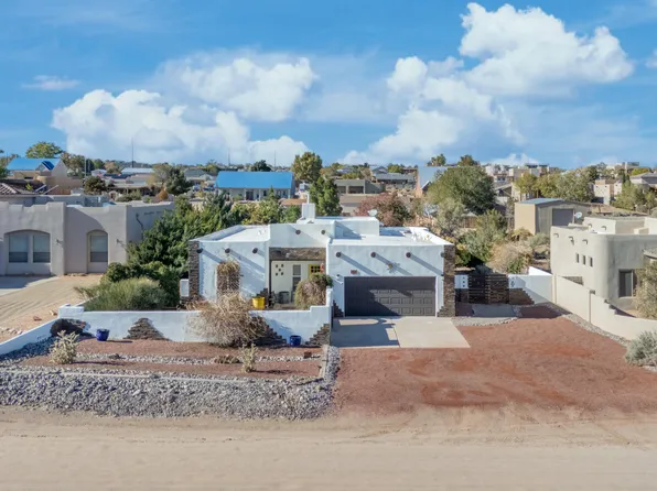 521 Monterrey Rd NE, Rio Rancho, NM 87144