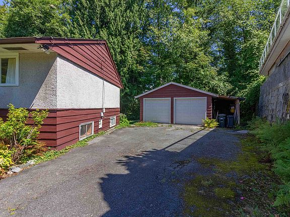 2nd image of 446 Northcliffe Cres