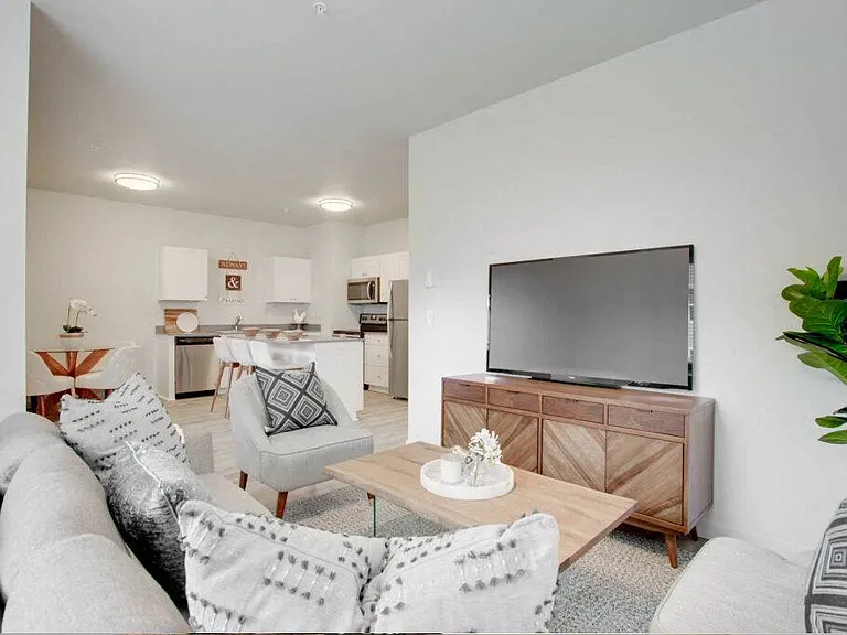 Latitude 45 — Photo 12