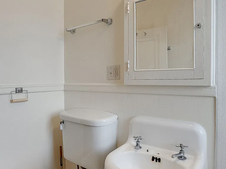Lakesbury Apartments — Photo 6