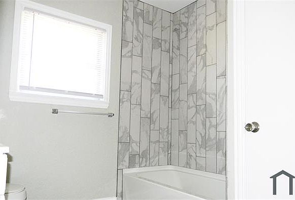 1st image of 806 17th Ave N