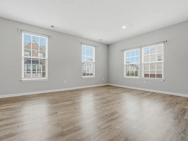 202 Pointe View Dr — Photo 6