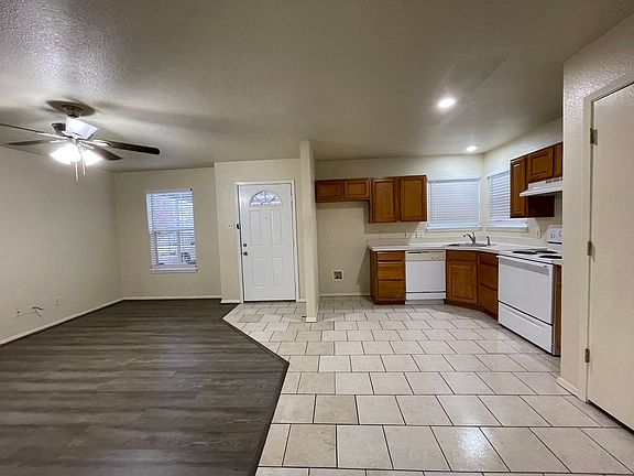 5th image of 121 Cambridge Dr APT 1