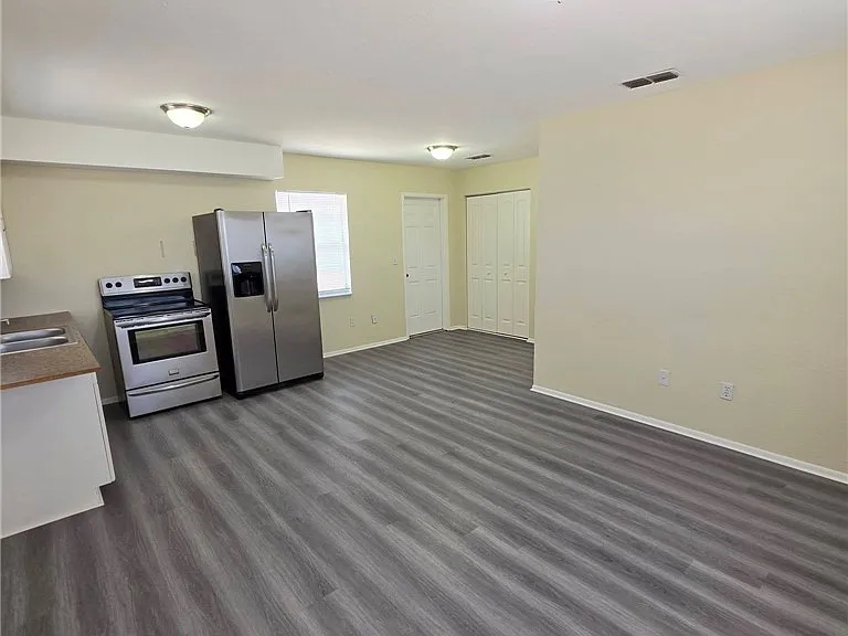 821 Grand Ave — Photo 2