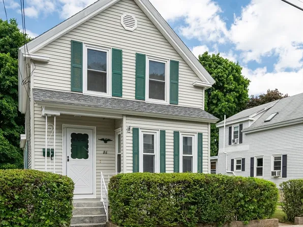 86 Epping St, Lowell, MA 01852