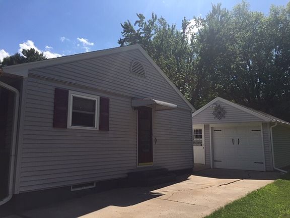 3rd image of 228 N 10th Ave