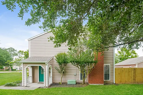 17263 Saturn Ln Photo 1
