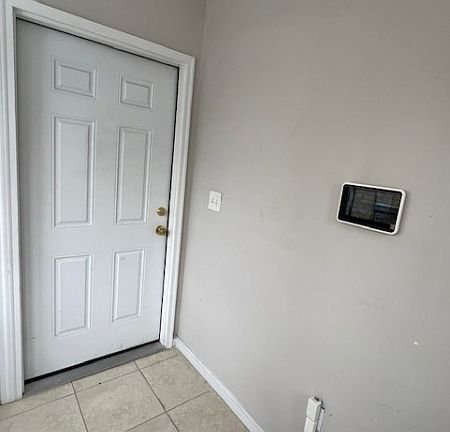 5th image of 428 Brook St Floor 1