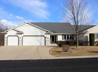 W154N6566 Marvel Dr, Menomonee Falls, WI 53051