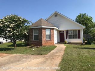104 Strawbridge Ln, Bonaire, GA 31005