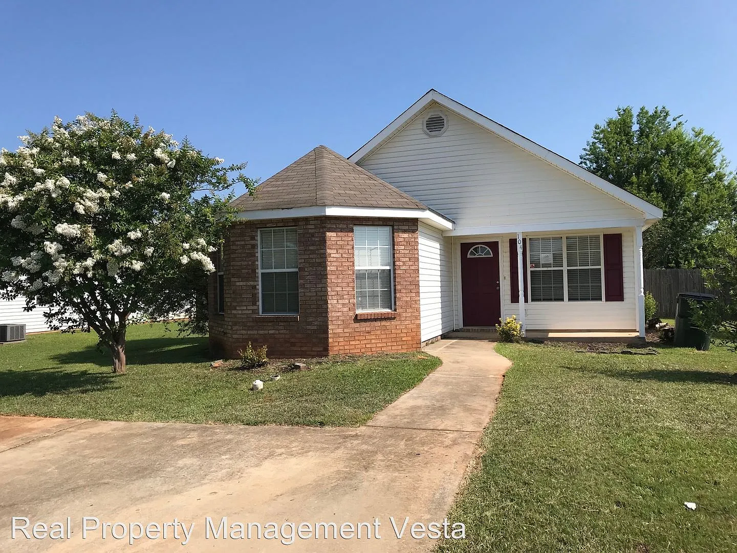 104 Strawbridge Ln photo 1