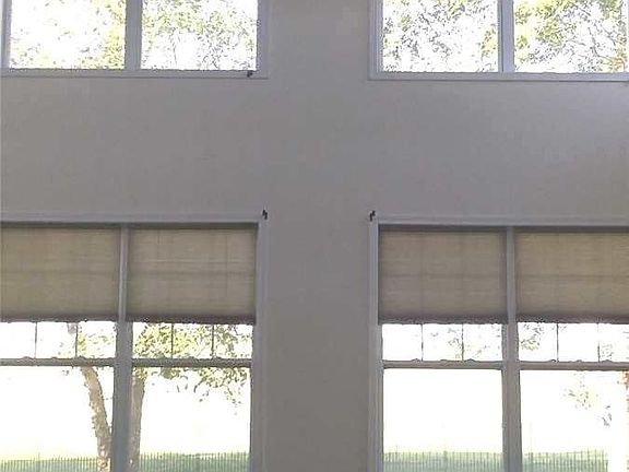 4th image of 15 Tyler Dr