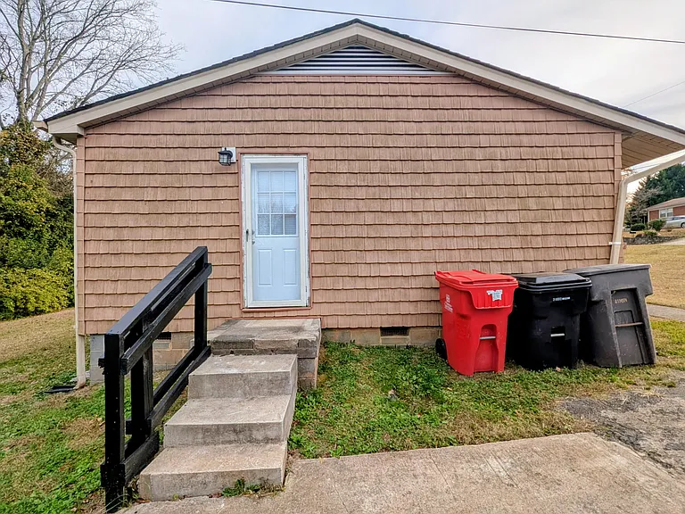 216 Lakeside Ave — Photo 16
