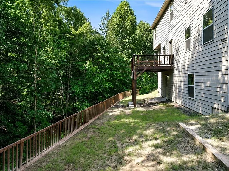 1268 Mitford Ln — Photo 33