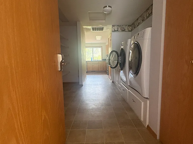 39 Peacock Ln — Photo 17