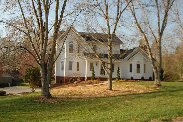 1st image of 2200 Meadowood Ln