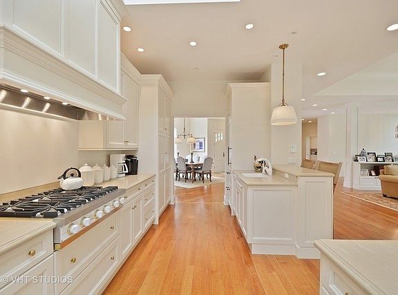 5th image of 1060 N 2nd Ave