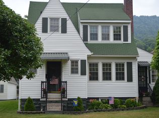 717 Kanawha Ave, Rainelle, WV 25962