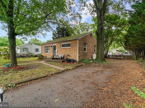 2nd image of 10 Winding Woods Way