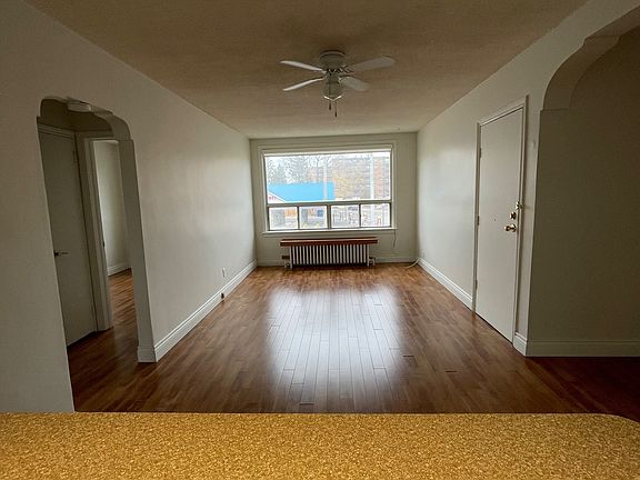 4th image of 339 Lakeshore Rd E #3
