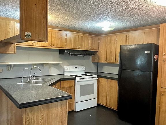 5th image of 405 SE Oar Ave