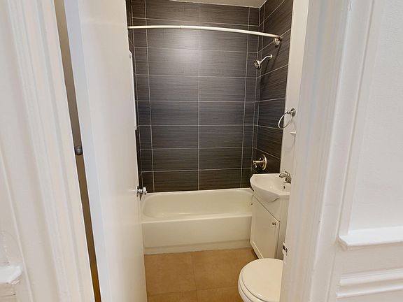 4th image of 947 Bush St #5118620