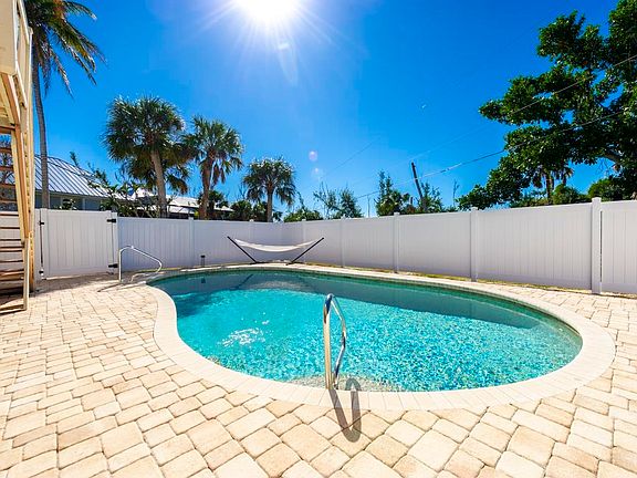 4th image of 3025 Poinciana Cir