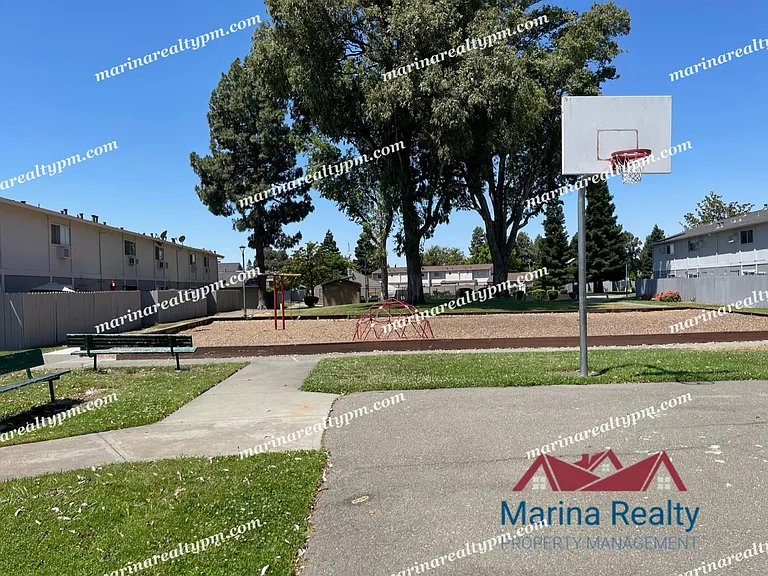 211 Del Luz Ct — Photo 37
