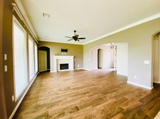2116 Pembroke Ln, Edmond, OK 73003