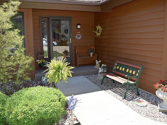 2nd image of 3813 Saratoga Ct