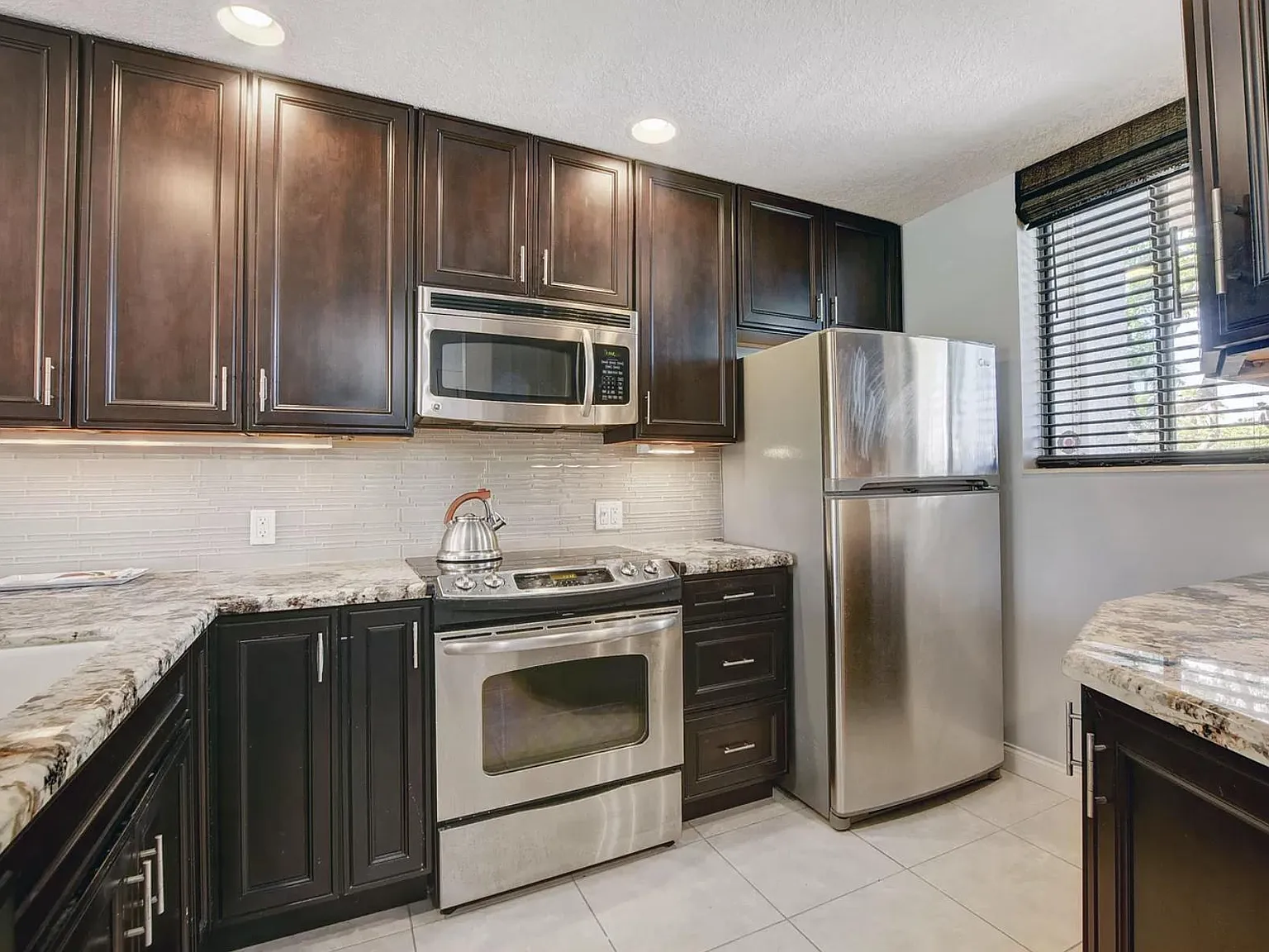 2 bed, 1160 sqft, $2,180 — Photo 4