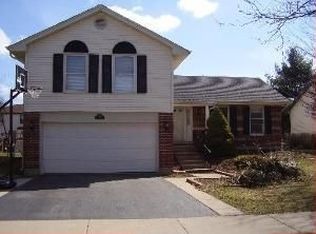 627 Sycamore Ln, Wheeling, IL 60090