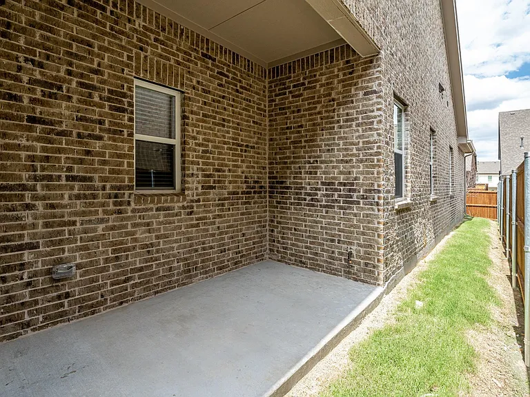 908 Utica Dr — Photo 41
