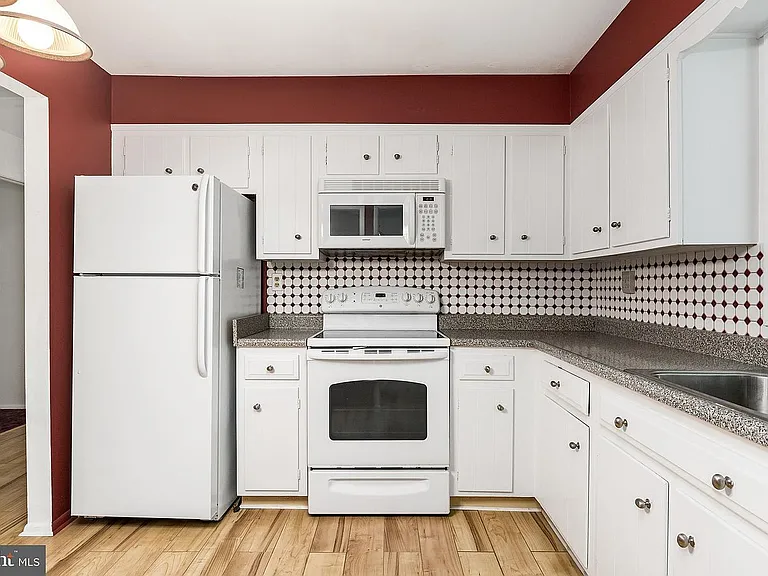 10 Dorchester Dr — Photo 13
