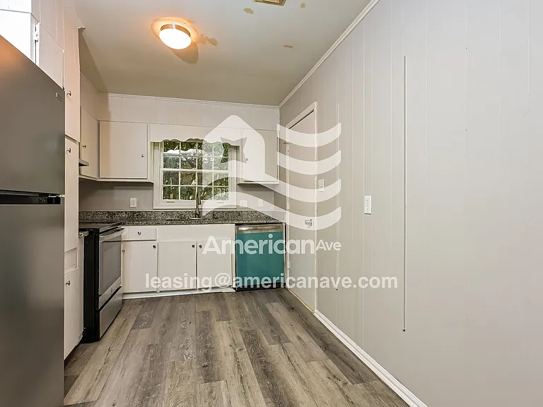 1544681_007_kitchen_7.jpg