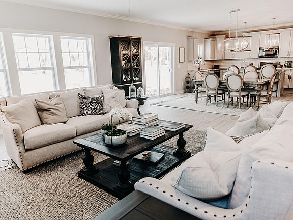 5th image of 1655 Royal Crescent Dr
