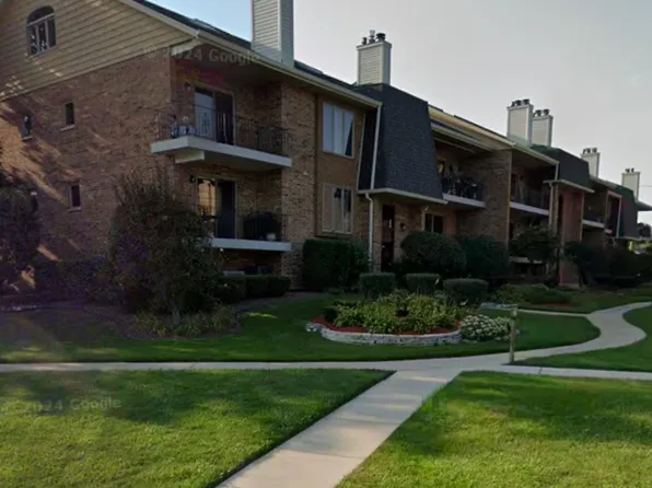 9166 Del Prado Dr APT 1N, Palos Hills, IL 60465