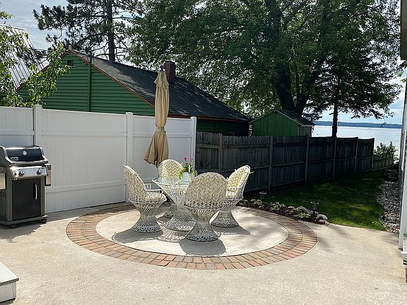 2nd image of 522 S Lakeshore Dr