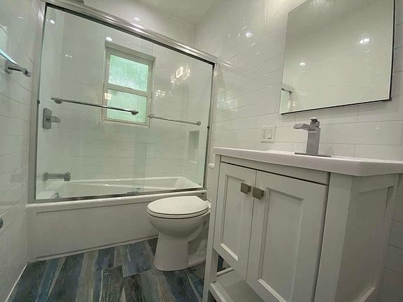 4th image of 864 E 15th St #2