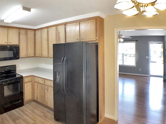 3rd image of 612 Ruddy Creek Cir