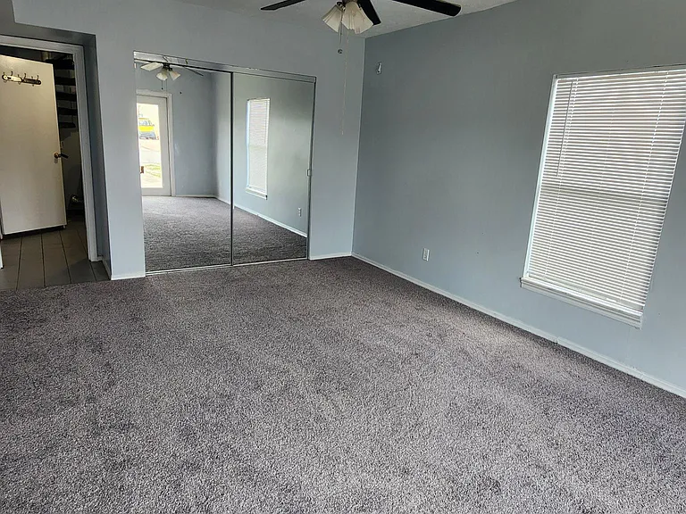 2802 NE Spruce Ridge Ave — Photo 2